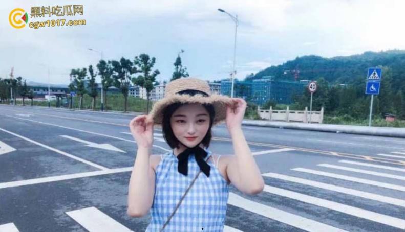 海南大学学妹【赵静怡】，被金主包养视频流出，穿着连体黑丝被金主按住头操嘴，极品翘臀后入打桩猛草 ！-1