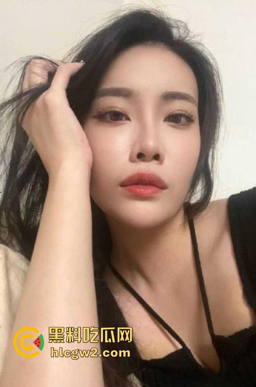 大连艺术学院舞蹈老师【崔莹莹】，已婚人妻私生活曝光！出轨约炮性爱视频泄密，活脱脱一泄欲母狗！-2