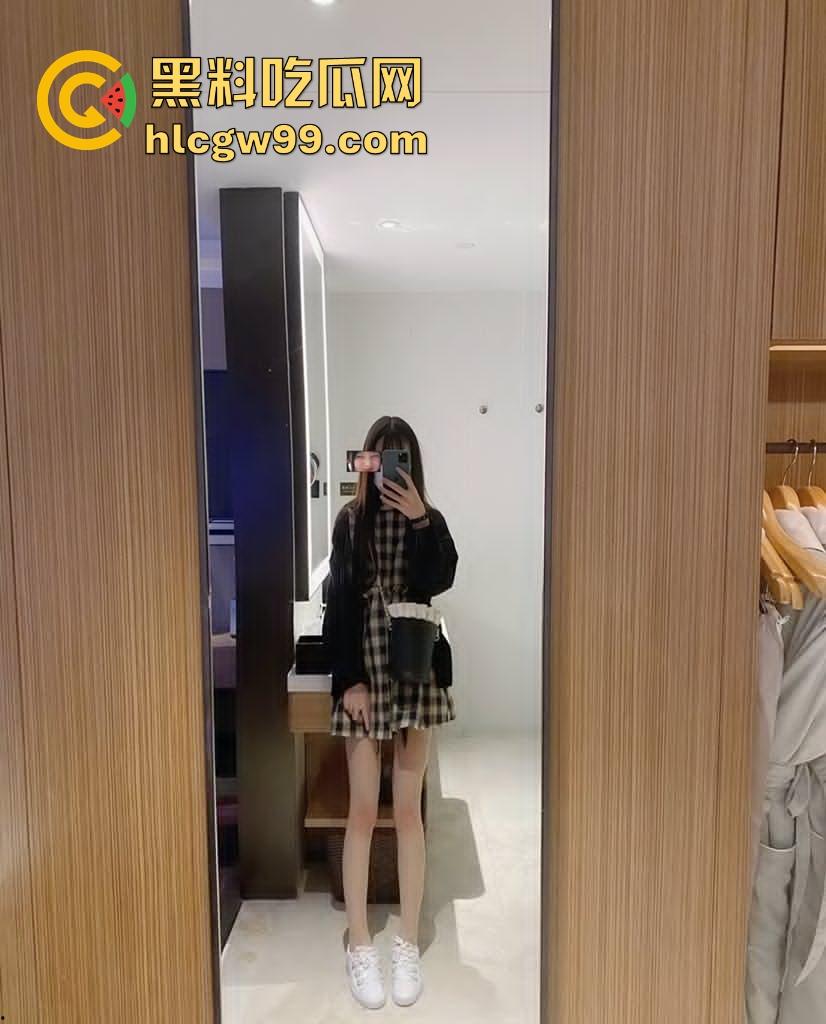 极品白虎少女『neko酱 』天生白虎萝莉圣体贫乳，粉嫩乳头配可爱脸蛋，这种致命反差谁能不心动？-2