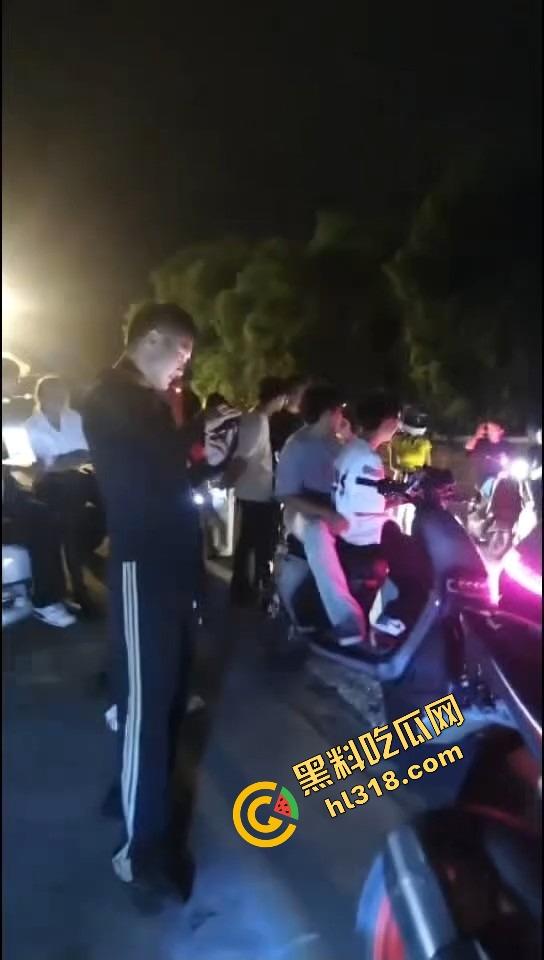 精神小伙借女的钱装逼钓妹，租豪车扮大佬，结果欠债不还被人堵门，妹子不敢睁开眼希望是幻觉！-3