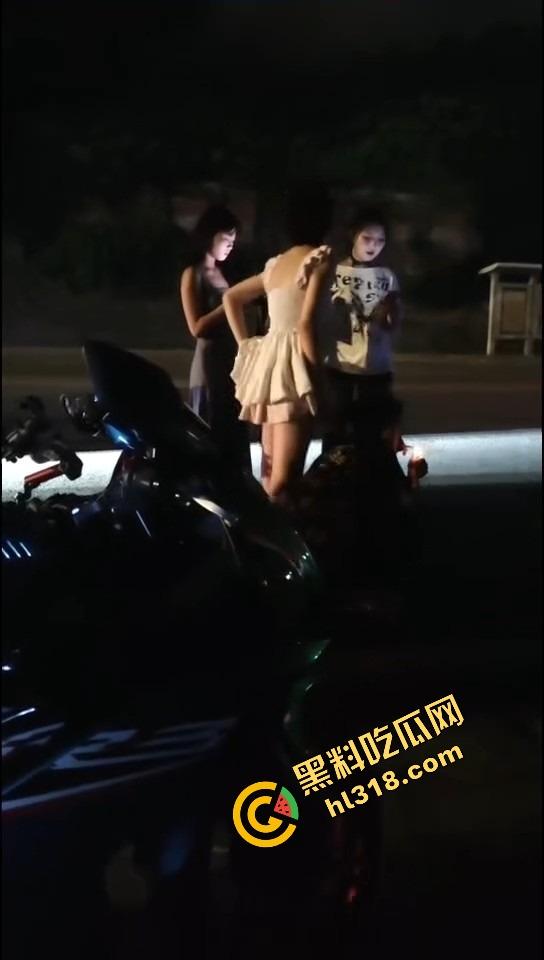 精神小伙借女的钱装逼钓妹，租豪车扮大佬，结果欠债不还被人堵门，妹子不敢睁开眼希望是幻觉！-4