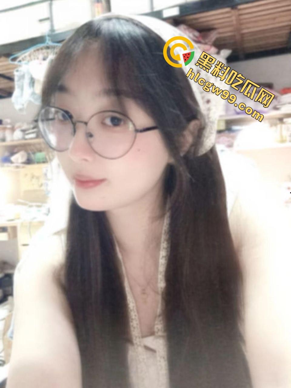 痴男社交软件网聊大学妹『马悦琦』网调成专属母狗各种污言秽语，语音抠逼湿了内裤！独家曝光流出！-3