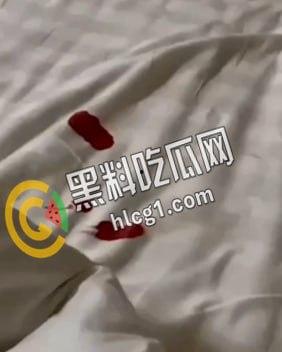 河北衡水嫩妹想当大嫂蒋马娇把第一次交给社会拔罐大哥被人曝光床上血迹斑斑，在洗手台狂操不止！厕所口交中出，超舒服，拍视频的哥们也馋了-6