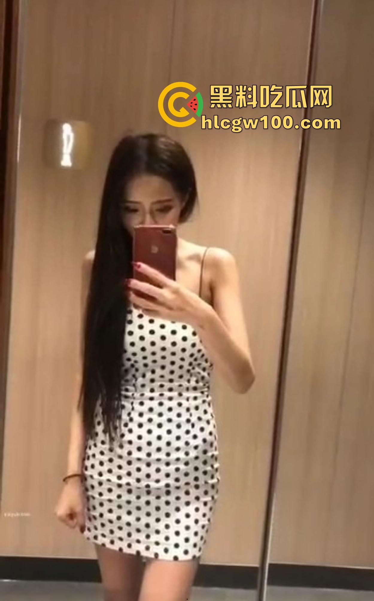 抖音快手高学历骚货【思刀普】视频外流，炮机插穴骚到飞天，情趣内衣一字马淫舞掰腿露逼，高知母狗的淫荡秀真6！-6