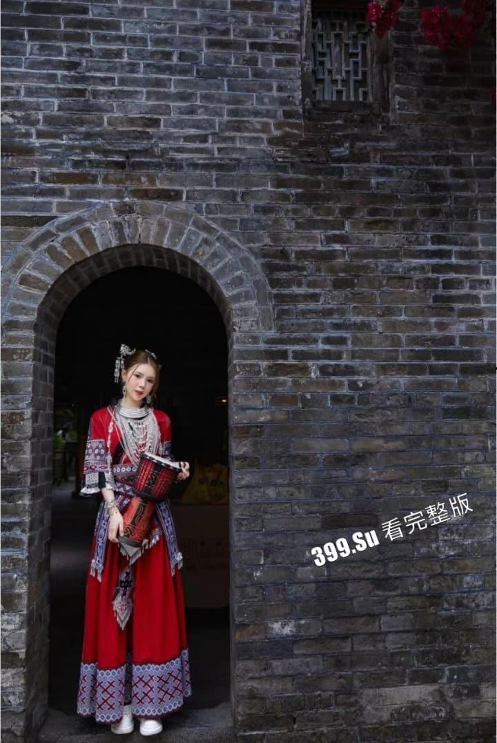 古风美女竟是 KTV小姐！广西河池南丹县火幕村母狗 #龙雨微 上班的时候喝醉 被扒光衣服剃毛 强制高潮！-7