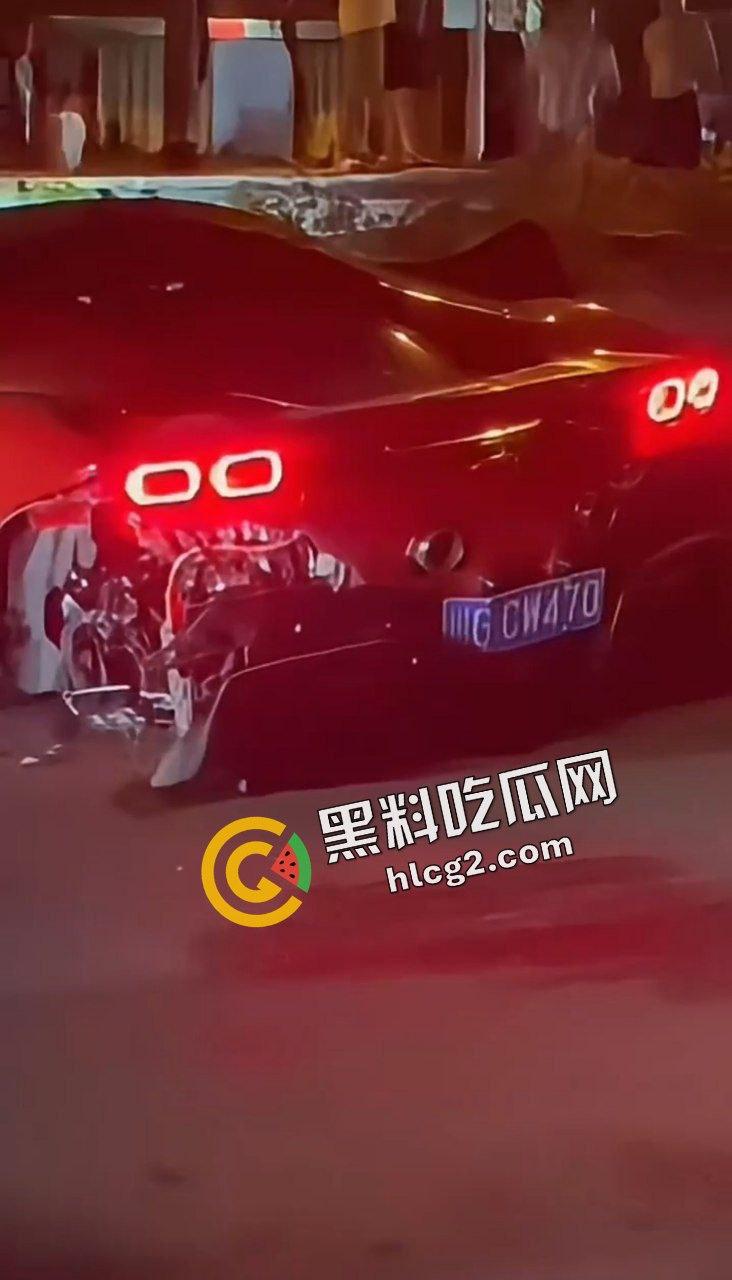 三亚3位小仙女 租法拉利跑车出车祸 后胎撞飞数米 唯一一台法拉利sf90报废-4