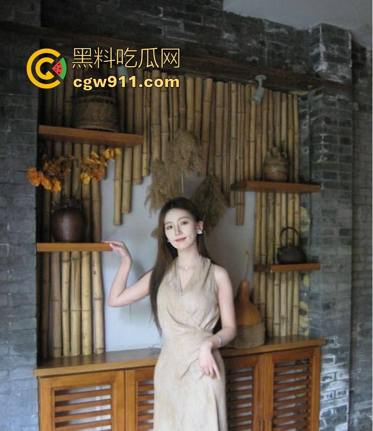 瓜友软件约操东莞刚满18岁小御姐，刚上大学为攒学费下海，极品身材女仆装诱惑，800元两次不带套内射！-9