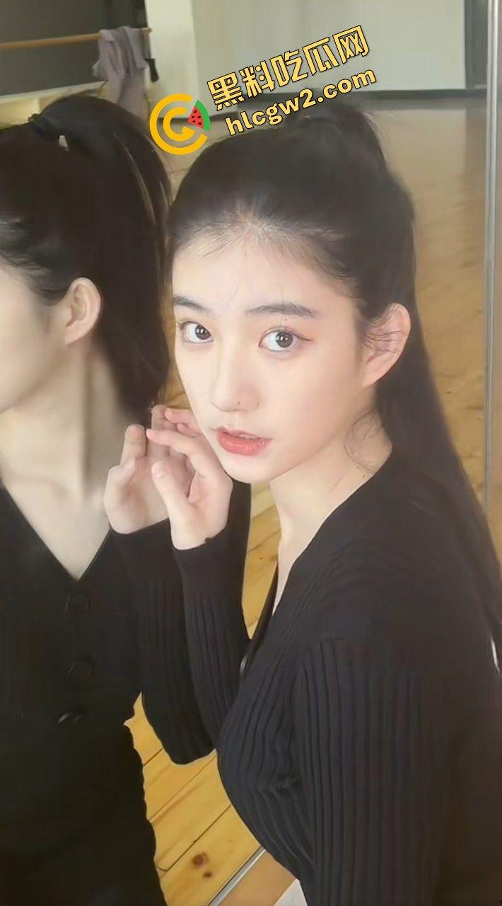 武汉音乐学院反差婊大四网红『煜佳是我』早期与校内富哥酒店激情骑乘！独家曝光流出！-3