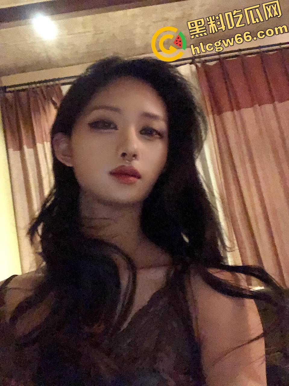 抽纸小隶TS重口自虐曝光，高速飞机杯狂抽鸡巴，假屌猛捅菊花，双管齐下爽得嗷嗷叫！-1