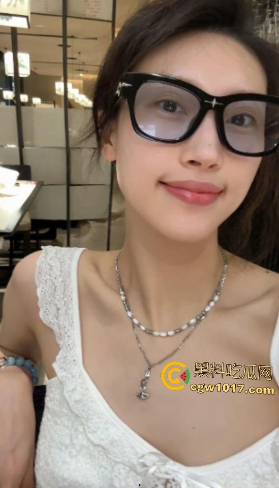 东方演艺集团话剧演员【王姝蒙】，为上位女主角贡献骚B，腿岔得比舞蹈生还开，你确定这是话剧演员？-1