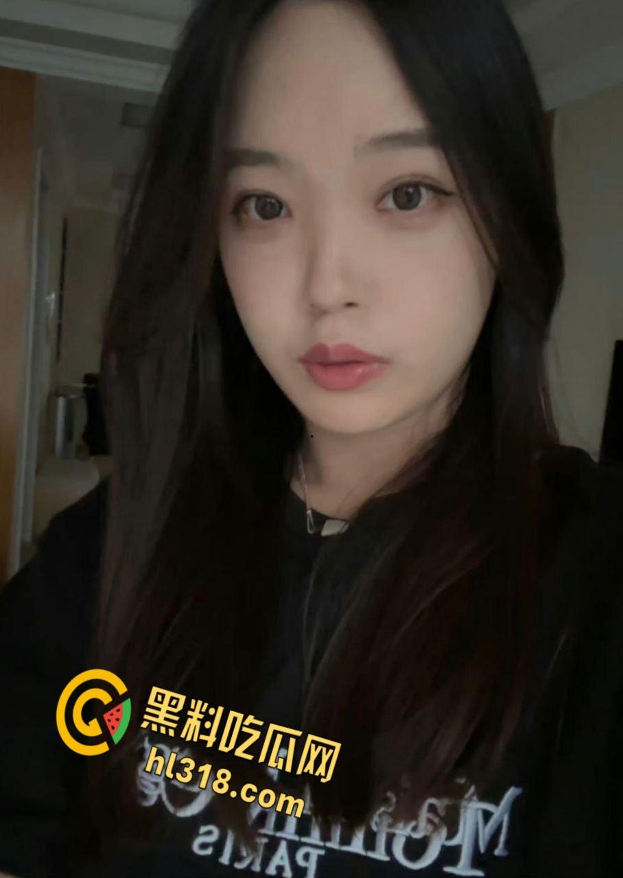 上海第二工业大学校花【张嘉懿】，靠p图美照骗男人上床，被大屌干过一次后恋恋不忘，主动发自慰视频求内射！-1