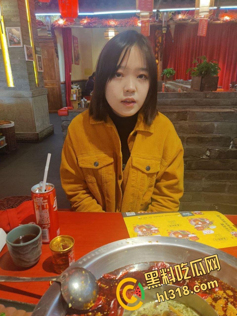 上海第二工业大学校花【张嘉懿】，靠p图美照骗男人上床，被大屌干过一次后恋恋不忘，主动发自慰视频求内射！-5