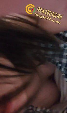 抖音高中生【会记得余生】被40岁猥琐老汉威胁强操！戒指套指变性奴老婆，自慰棒操B叫痛！-3