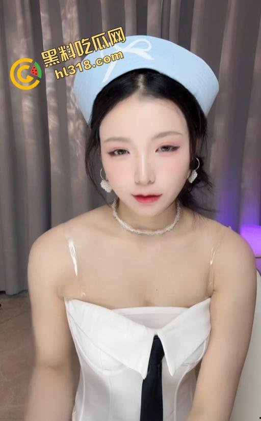 抖音女主播跳蛋十分钟大挑战，毛毯底下裙子塞着疯狂颤抖，直播忍到高潮爽到直喊老公！-1