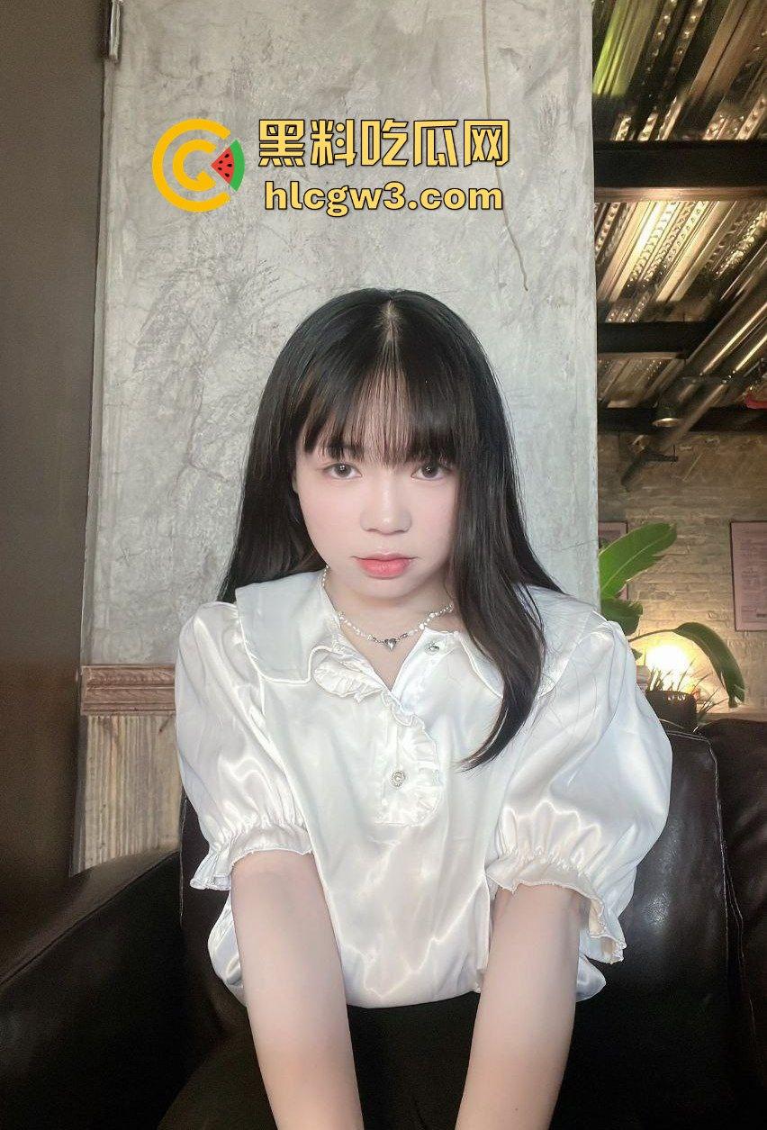 白白嫩嫩极品长腿骚货【胡梦琪】，户外露出拿枪挑逗玩口爆，野战现场直接干到树皮都裂了草到腿软！-3