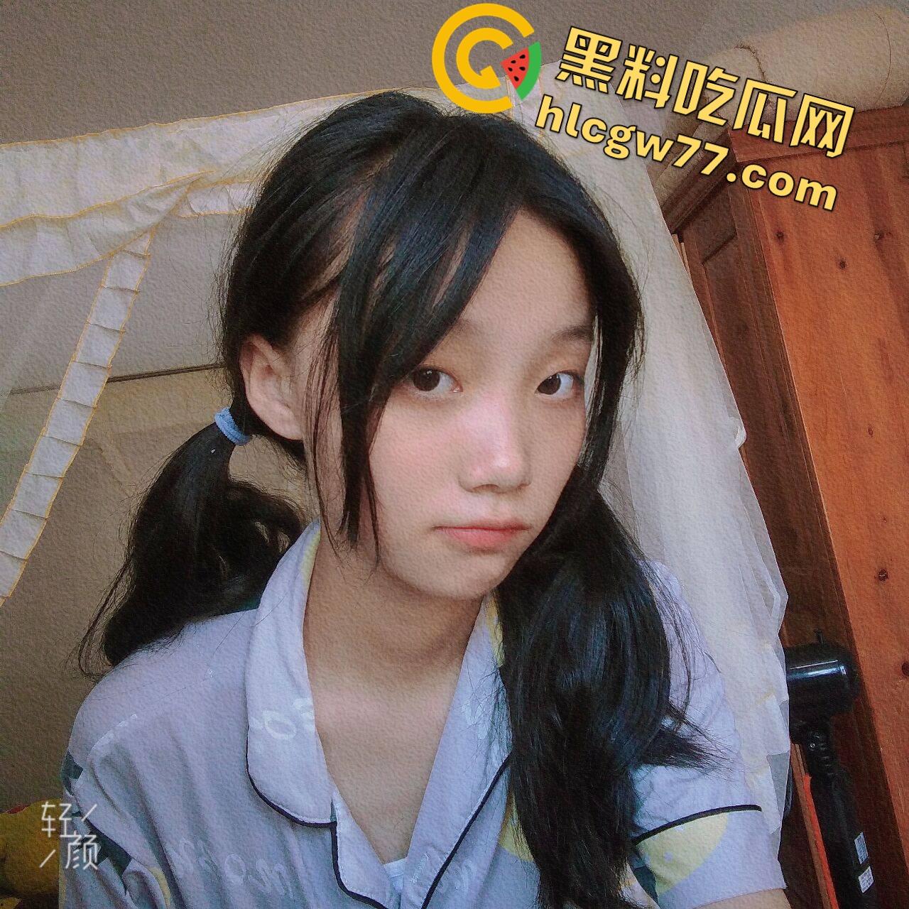 高三18岁【吴昕政】宿舍自拍破处！铅笔开荤戳逼，捏奶拍脚秀-2