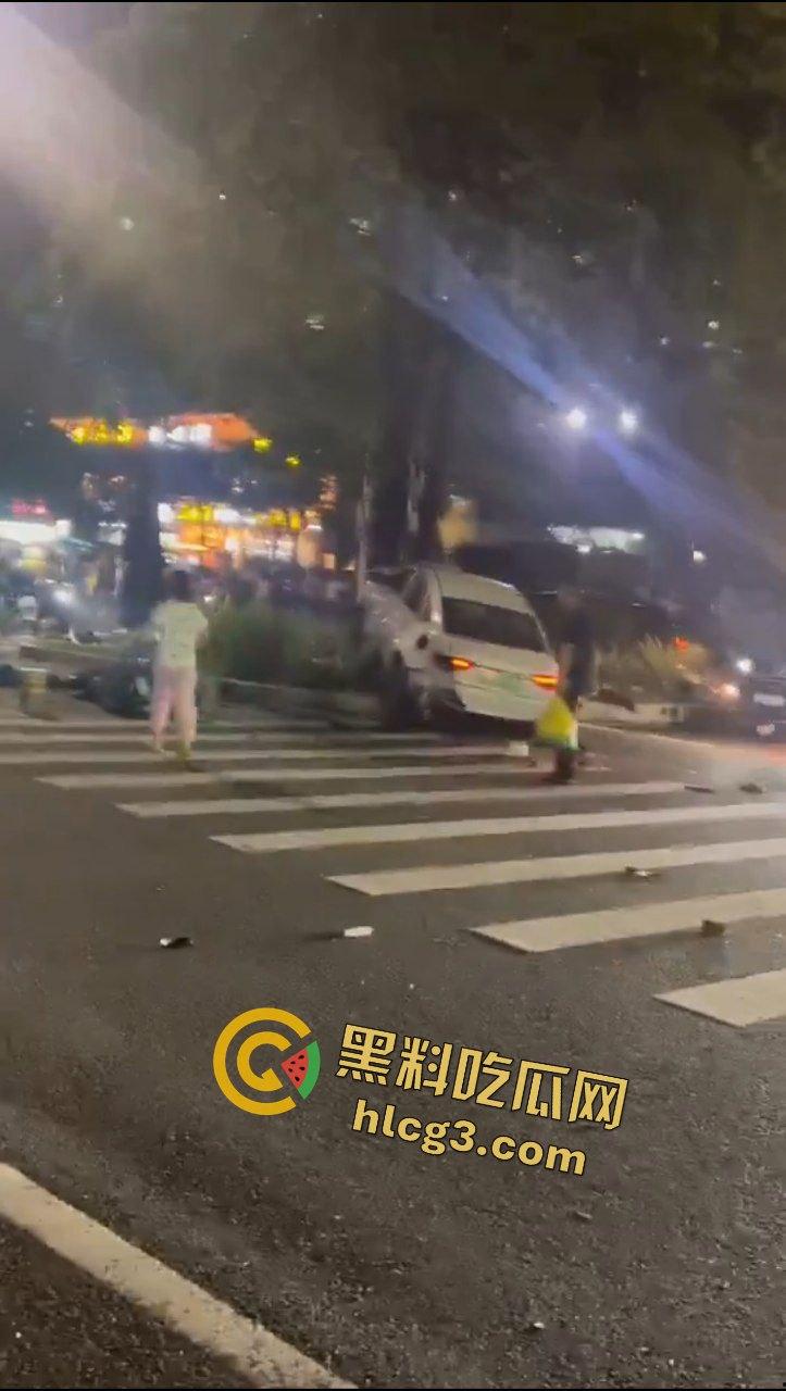 深圳龙岗区重大车祸 网约车司机突发恶疾 超速与电动车相撞 致5人受伤 2人死亡!-4