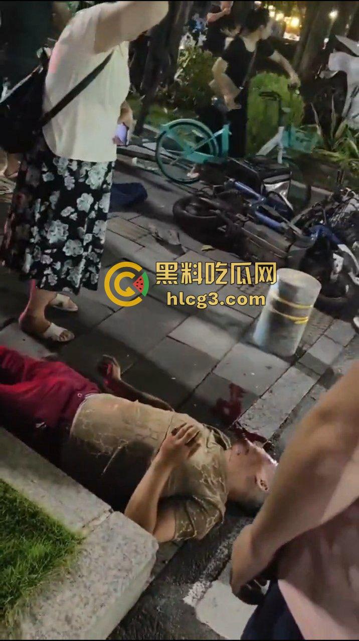 深圳龙岗区重大车祸 网约车司机突发恶疾 超速与电动车相撞 致5人受伤 2人死亡!-9