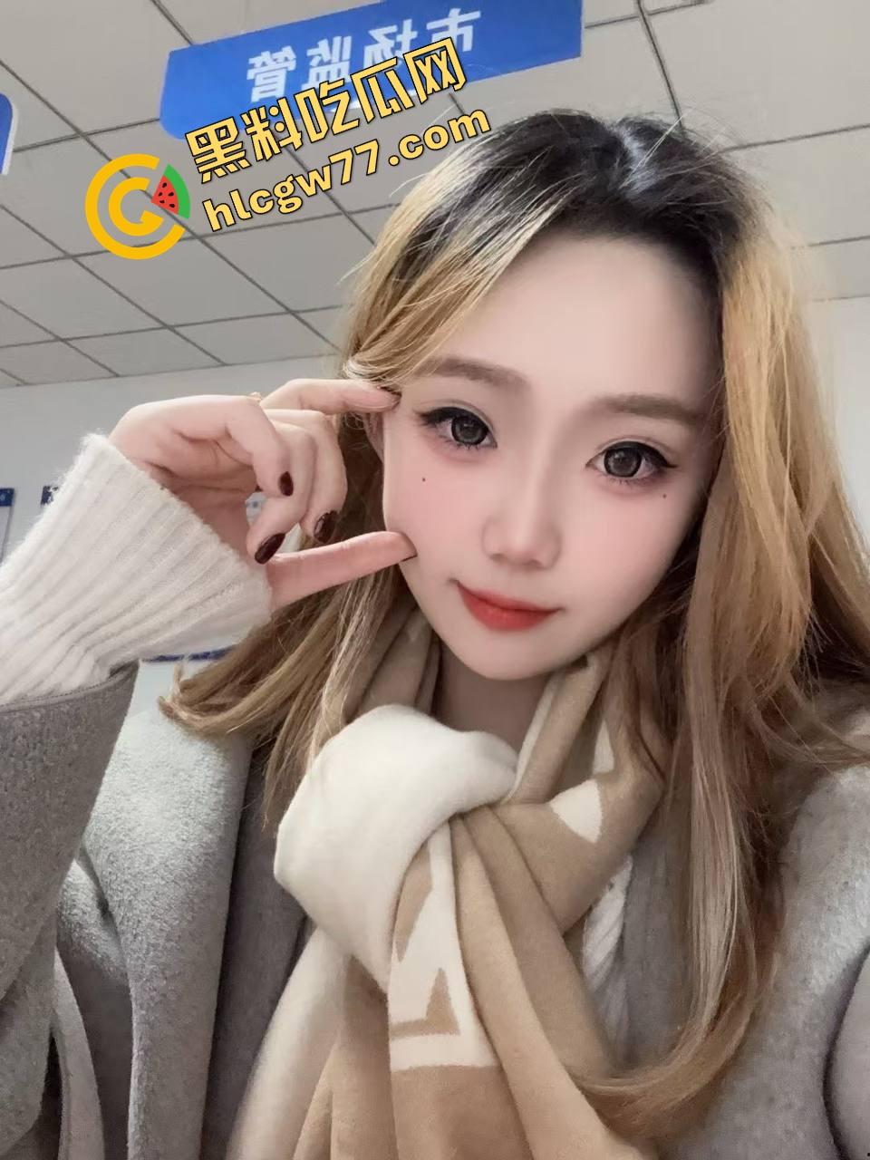 大奶精神小太妹 酒店忘我吃鸡 大屌都要把嘴撑爆了 又被肌肉猛男掐脖爆操 小小身躯十分耐操！-3