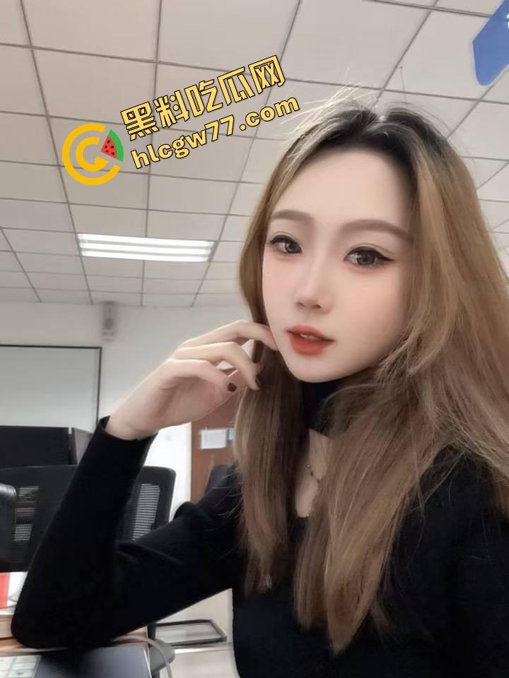 大奶精神小太妹 酒店忘我吃鸡 大屌都要把嘴撑爆了 又被肌肉猛男掐脖爆操 小小身躯十分耐操！-5