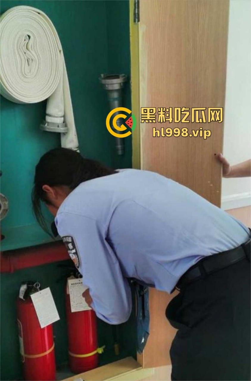 民警变成变态淫魔！外网发布与女警的性爱视频，穿警服口交、后入爆操，极品警花无处遁形！-10