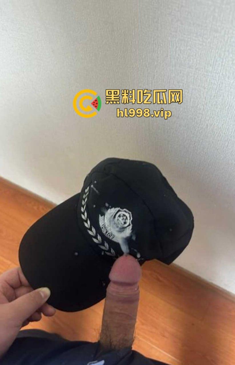 民警变成变态淫魔！外网发布与女警的性爱视频，穿警服口交、后入爆操，极品警花无处遁形！-21