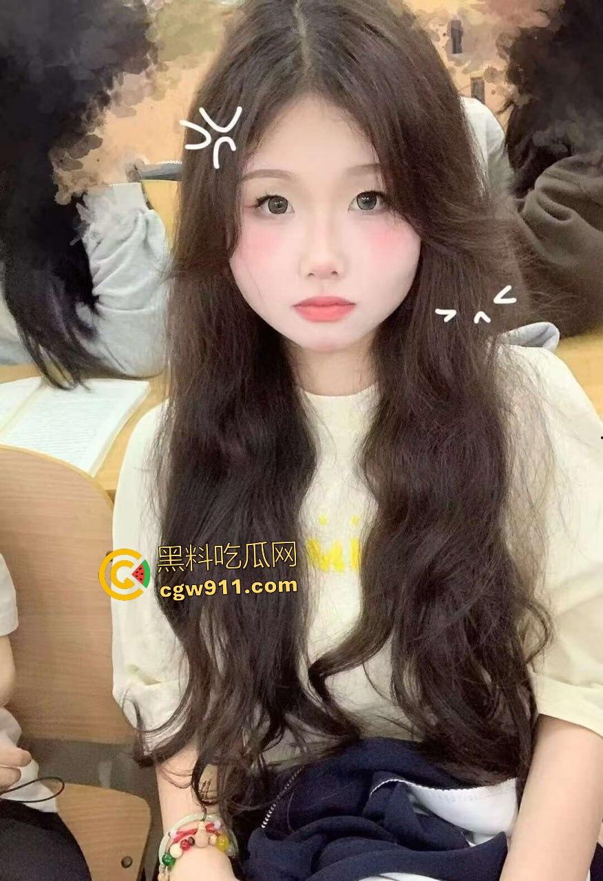 极品女大学生被男友操到叫爸爸,笔写“母狗性奴”污词满身,骚逼喷汁如泉反差婊甘做肉便器!-1