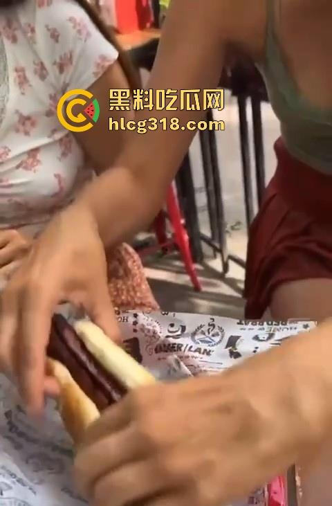 欧美美女热狗捅逼,狂插到底淫水沾满,你的热狗多沾海鲜酱料好了,给你你敢吃吗 ?-6