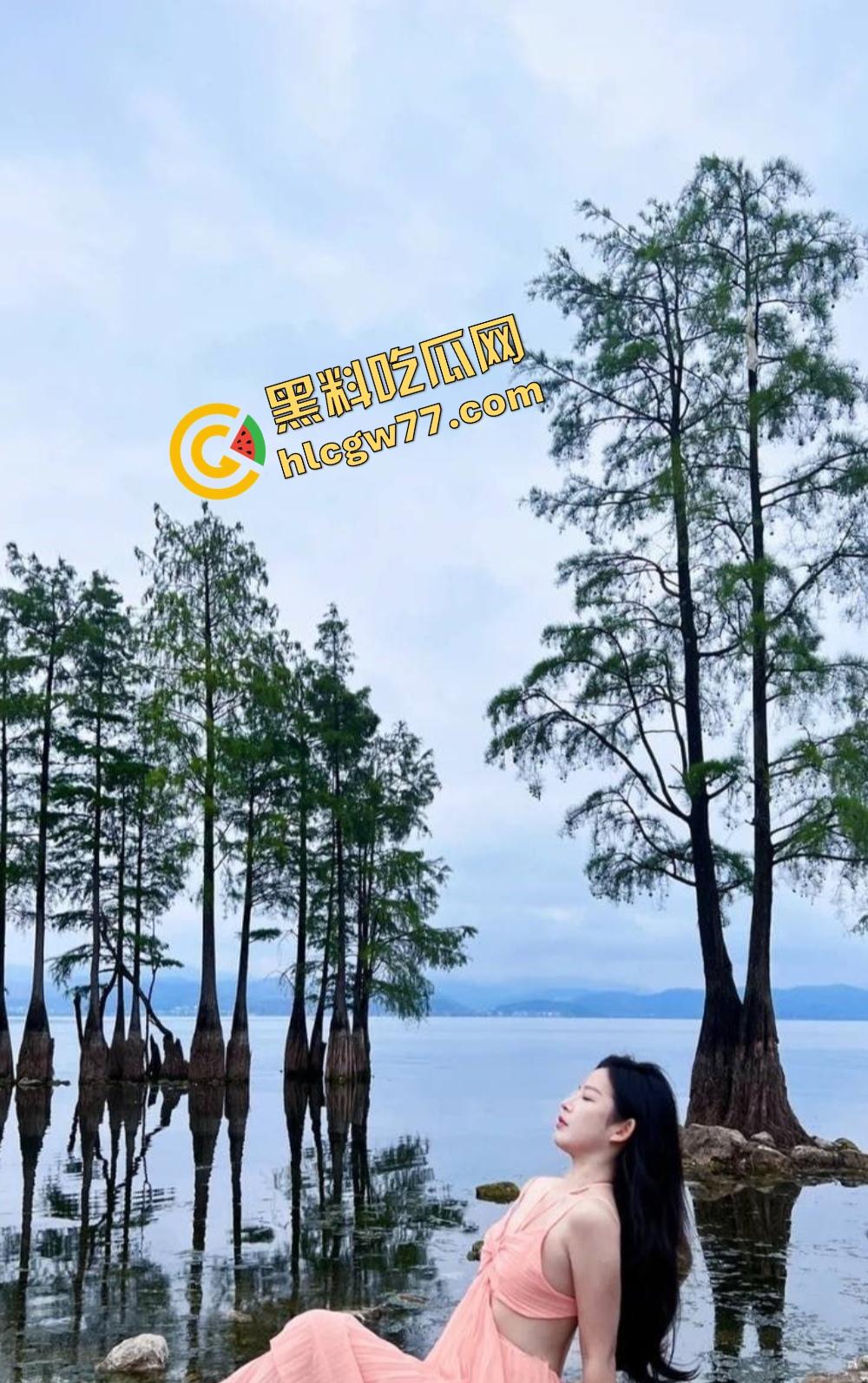 江西女大学生莫小宁装得清纯，背地里被调教成舔鸡巴母狗！一边被后入爆操一边浪叫夹鸡巴！-8