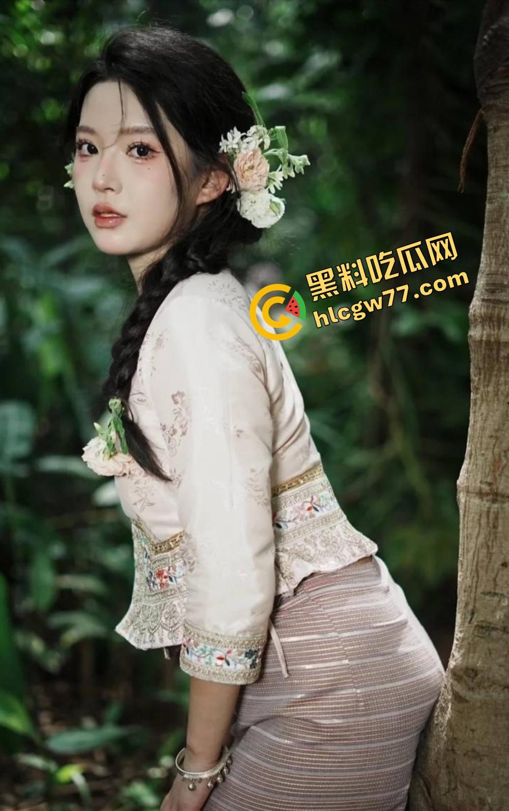 江西女大学生莫小宁装得清纯，背地里被调教成舔鸡巴母狗！一边被后入爆操一边浪叫夹鸡巴！-10