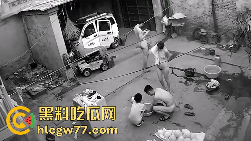 家庭摄像头破解，乱伦家庭户外洗澡，全身赤裸院子里等着洗澡，这骚妈身材还真奈斯啊！-7