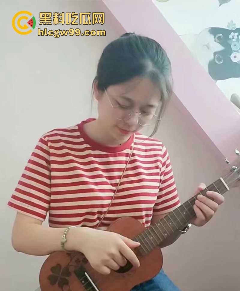 你一生所追求的白月光其实只是别人的胯下母狗！广州大学【魏书玲】与男友私密视频流出，淫骚自拍反差惊人。-4