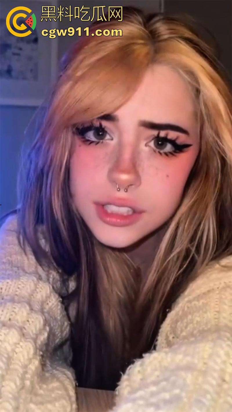 tiktok顶级母狗【Hannah0w0】，身材超顶反差婊子，白虎嫩穴各种展示，被调教成小母狗扛起来输出！-3