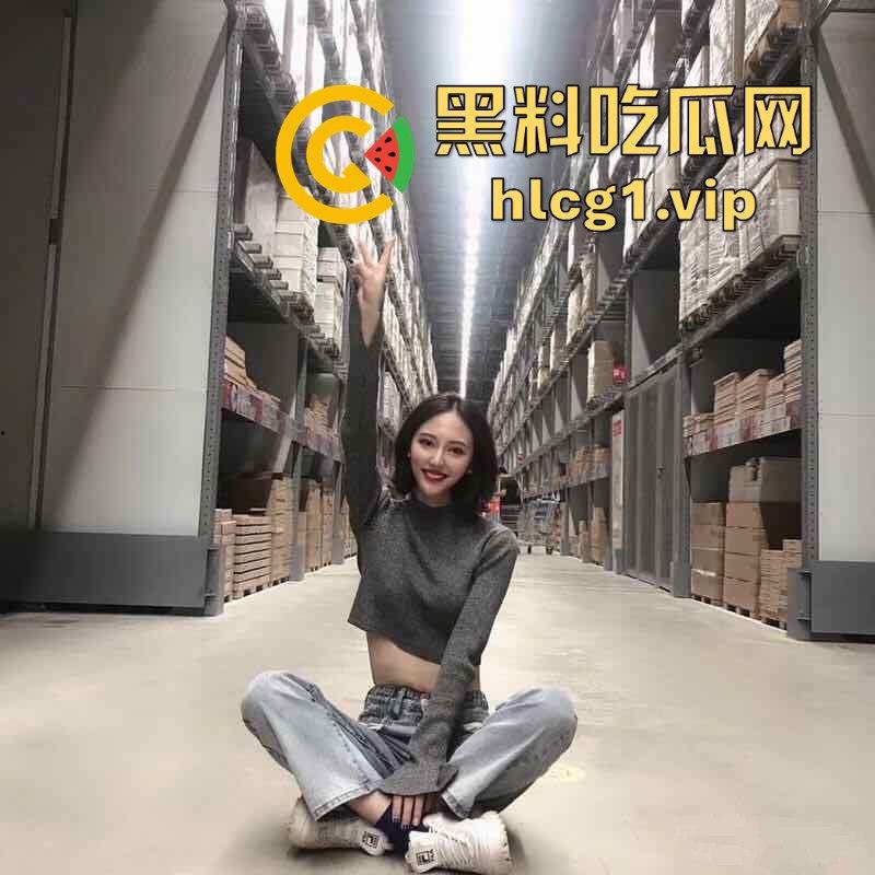 下班后的丝袜小姐姐有多诱人?酒店约炮,丝袜塞嘴里每次都爽翻天!-1