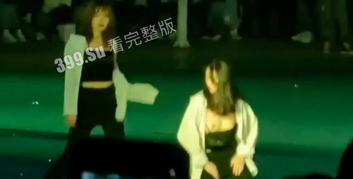 女菩萨们连续上分！迎新晚会抹胸露乳继续跳！ 军训风波未平 迎新晚会又起 “新军训”风波来了～-5