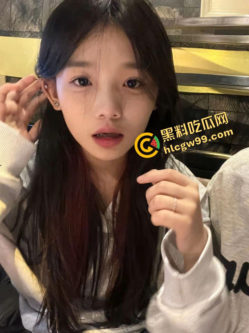 鲁迅美术学院清纯反差学生【李依伊】白皙嫩体黑丝抽插骚穴娇喘，分手遭曝光淫荡性爱 独家流出！-2