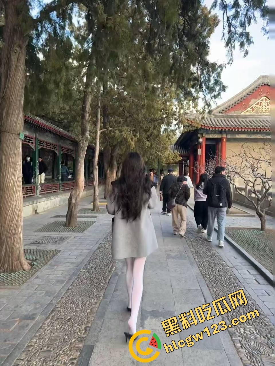 她下面一阵热腾腾,塞满章鱼小丸子都还嫌空,日式骚味喷出来,酱汁流到大腿根儿,馋得我当场舔盘!-1