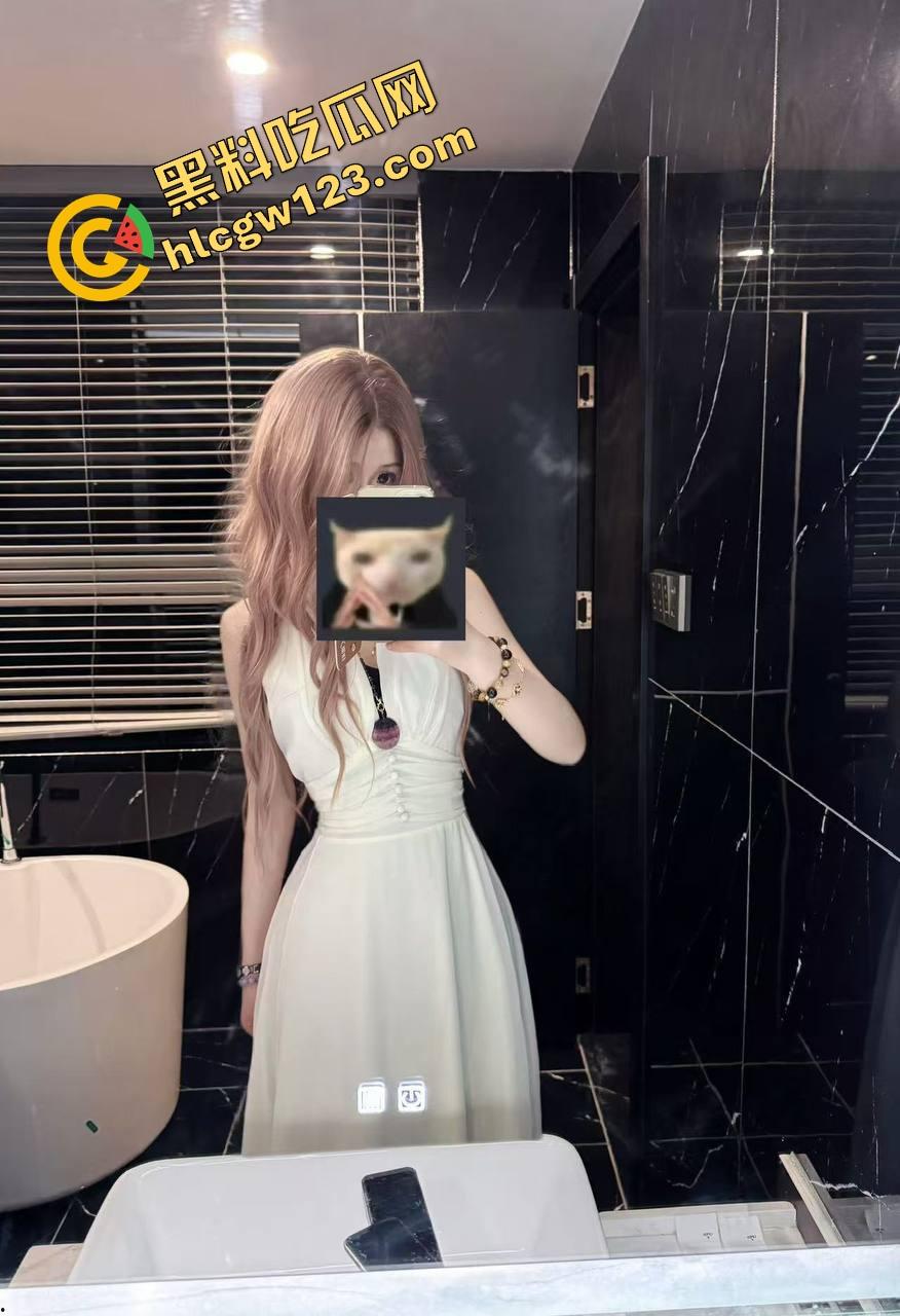 她下面一阵热腾腾,塞满章鱼小丸子都还嫌空,日式骚味喷出来,酱汁流到大腿根儿,馋得我当场舔盘!-2