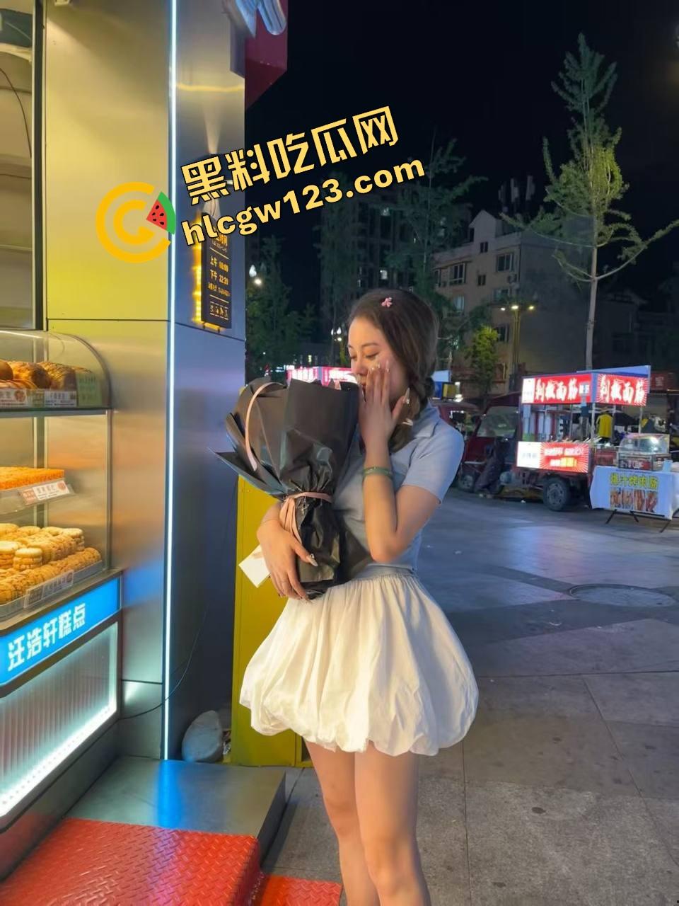 炮机本是打逼用的，她却一头怼进菊里，寂寞老阿姨逆天操作，屁股开花、榨出生命之液！-1