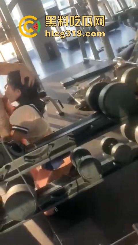 浙江理工学院【林筱沫】性爱视频曝光！勾引健身教练 大胆健身房后入 清纯反差小骚鸡！-7