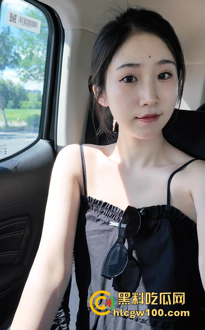 江苏信息职业技术学院清纯学生妹【刘柄池】千里飞送逼，成金主胯下母狗，后入爆操调教屁股被扇到通红！-1