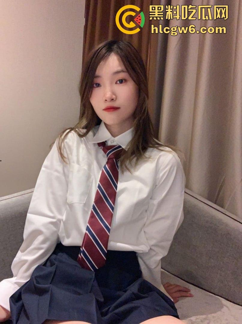 南京中医药大学红发学生妹『 徐思涵』陪金主伴游 白天是摄影师晚上是肉便器 情趣内衣换着花样骚视频流出！-4