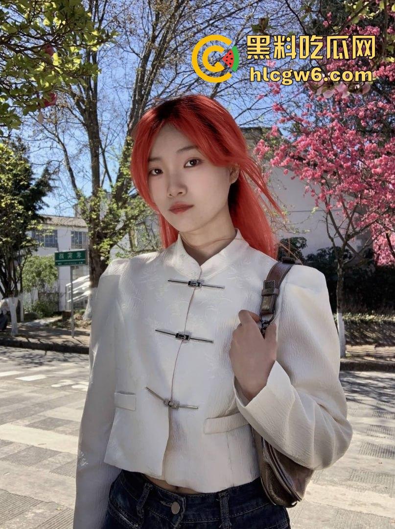 南京中医药大学红发学生妹『 徐思涵』陪金主伴游 白天是摄影师晚上是肉便器 情趣内衣换着花样骚视频流出！-6