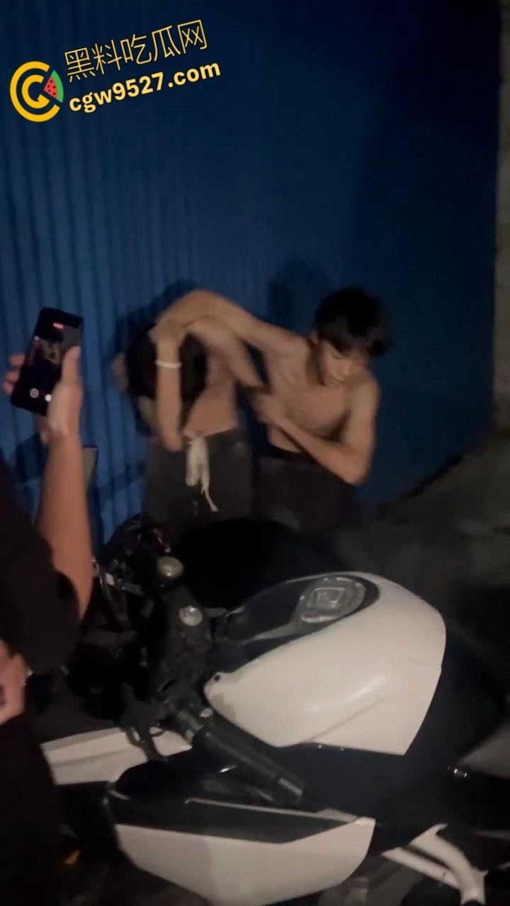 浙江台州椒江渣男【任家轩】，骗财骗色出轨，这女友也是娇小诱人，这不好好珍惜，还暴打女友！-5