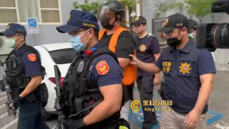 台湾屏东角头黑社会大哥“鸭头” 枪击现场曝光！出殡场面豪华到无法想象！-16