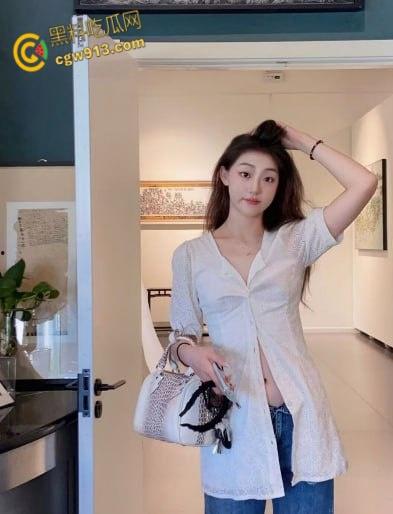 兰州博文科技学院【涵欣瑶】，娇小害羞脾气超好，任由摆布高难度倒立吃鸡，各种姿势抽插爆操，按头深喉射精 ！-1