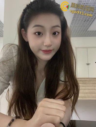 兰州博文科技学院【涵欣瑶】，娇小害羞脾气超好，任由摆布高难度倒立吃鸡，各种姿势抽插爆操，按头深喉射精 ！-4