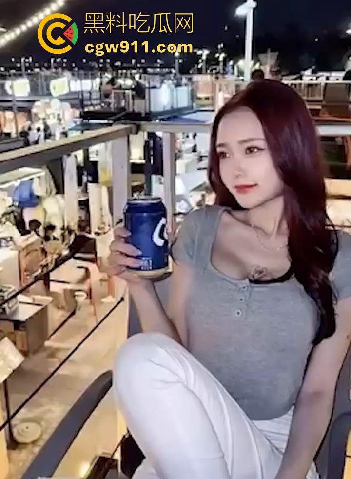 大神约炮极品女神【包子】性爱视频流出，蜂腰翘臀勾魂摄魄，乳浪翻涌如海啸，高潮时弓腰痉挛，令人血脉喷张！-5