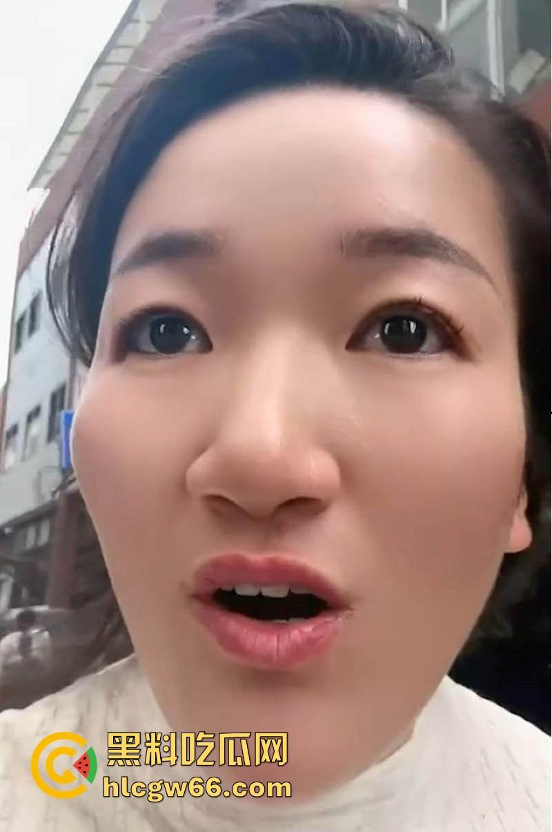 河南固始29岁少妇【燕儿爷】直播自爆瞒着丈夫和公公乱伦 染上性病后竟然惨被家暴 这也是相当的炸裂啊！-8