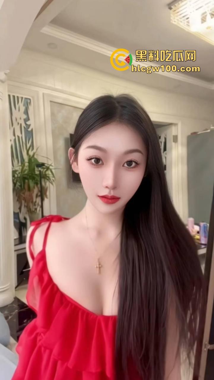 富哥希尔顿酒店大战三骚货 一个鸡巴三张嘴抢着舔 抢不到的母狗直接趴地舔脚 服务拉满谁看了不酸?-2